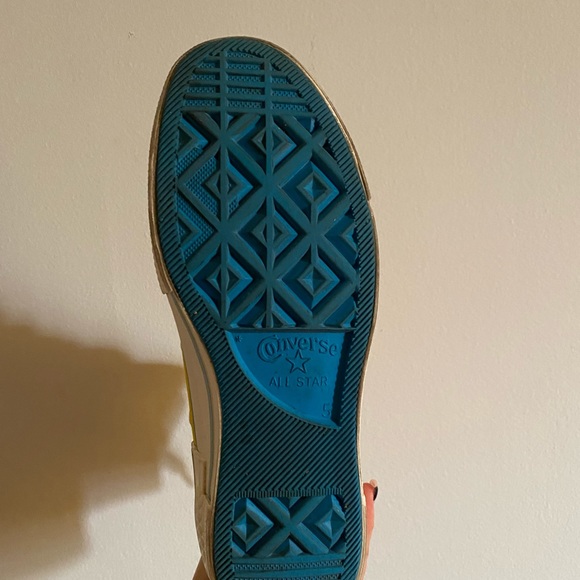 Wore twice converse in perfect condition, size 7,5 women, bought for 120$ - Picture 4 of 6